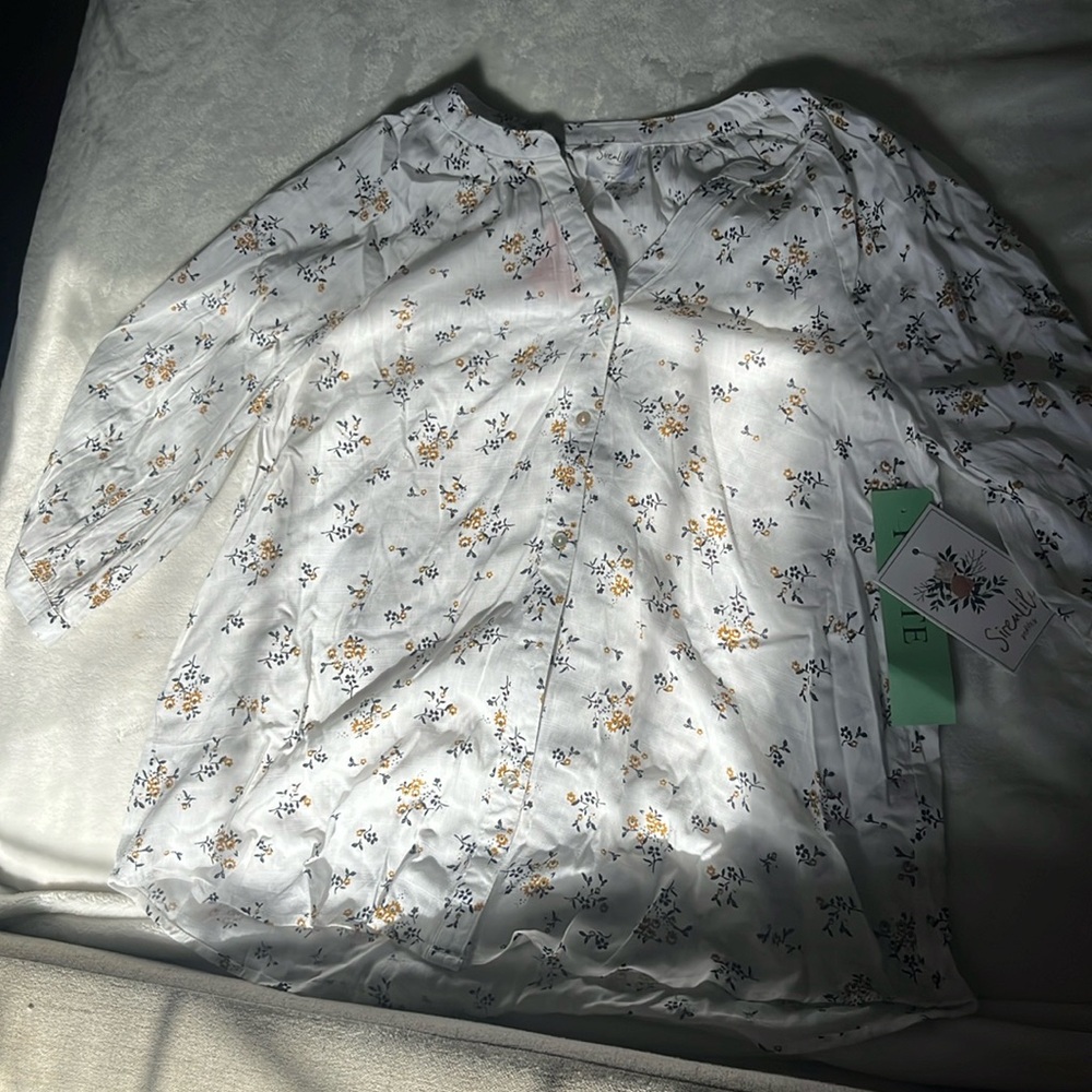 Brand new woman’s top with tags. Cute for work. Woman’s XL